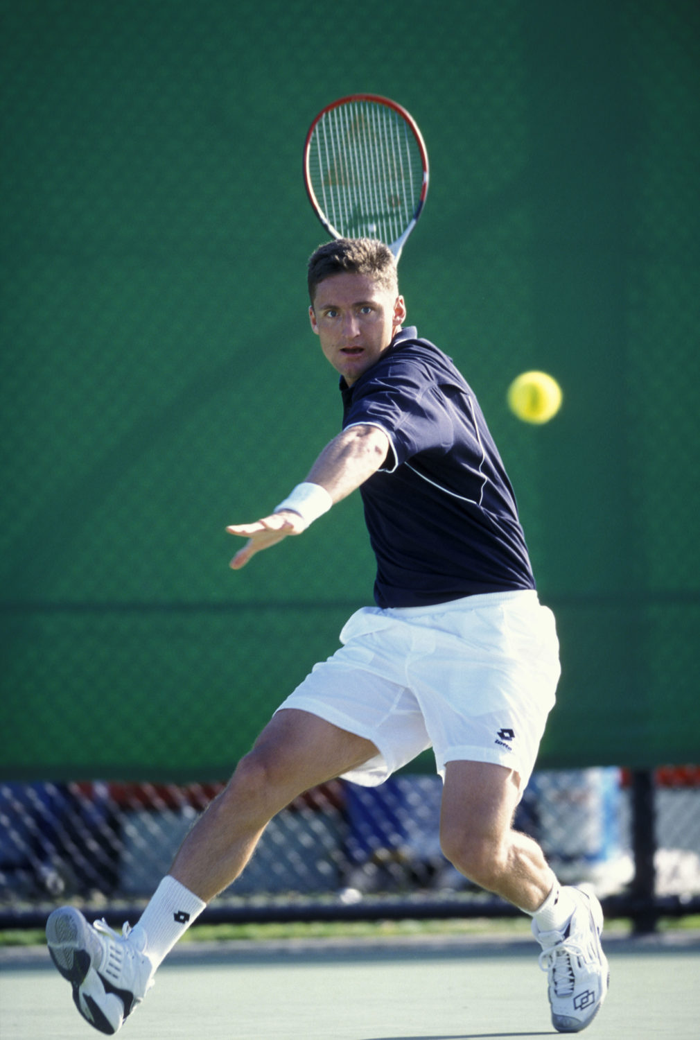 Out ! Le tennis comme vous l'avez jamais vu, A revers, Le dictionnaire  amoureux du tennis Trois livres à découvrir en plein Roland-Garros -  L'Équipe